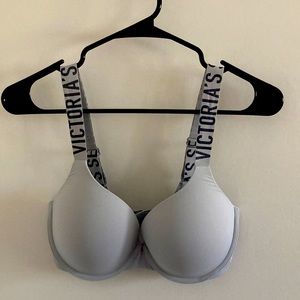 Victoria’s Secret t-shirt bra